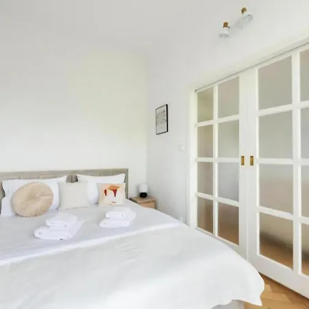 Plac Konstytucji 2 By Nyx Apartament